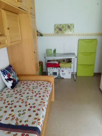 Rent this 4 bed room on Carrer del Túria in 08001 Barcelona, Spain