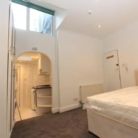 Image 3 - 52 Howitt Road, London, NW3 4LT, United Kingdom - Apartment for rent