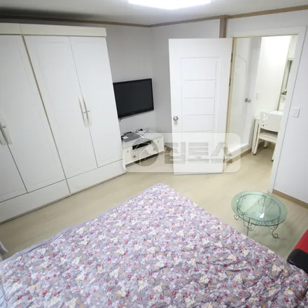Rent this studio apartment on 서울특별시 강남구 역삼동 661-27