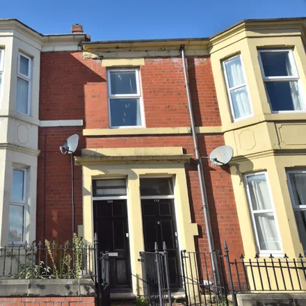 Rent this 3 bed apartment on Wingrove Avenue in Newcastle upon Tyne, NE4 9AS