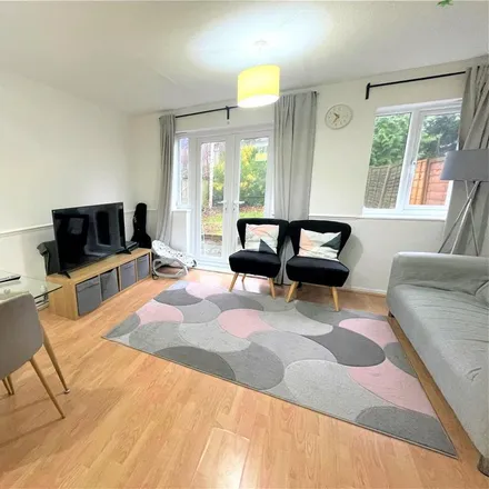 Image 2 - Summerlands, Cranleigh, GU6 7BD, United Kingdom - Duplex for rent