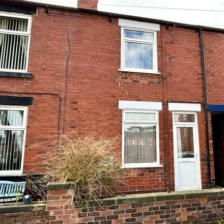 Buy this 2 bed townhouse on Sydney Street in Chesterfield, S40 1BQ