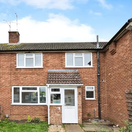 Rent this 2 bed townhouse on 71 Meadowcroft in Aylesbury, HP19 9LP