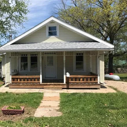 Buy this 2 bed house on 800 North Henderson Street in Salem, MO 65560