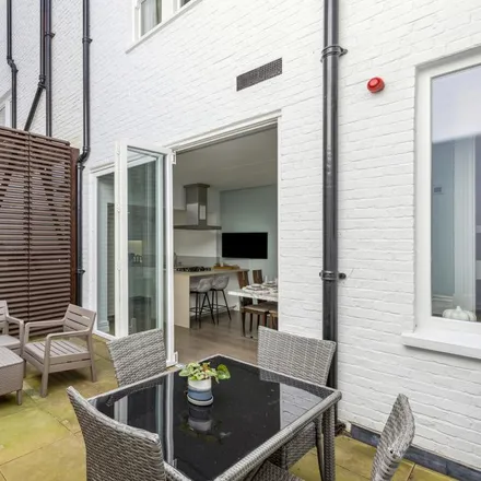Image 5 - 12 Queen's Gate Mews, London, SW7 5QJ, United Kingdom - House for rent