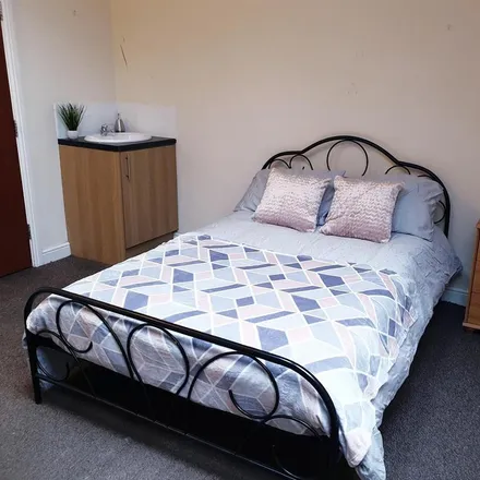 Rent this 7 bed room on St Vincent Road in City Centre, Doncaster