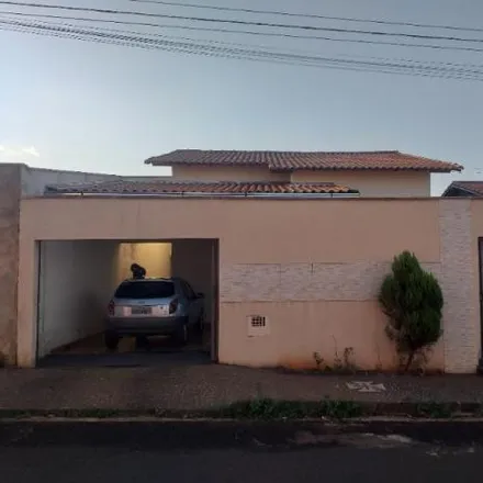 Buy this 3 bed house on Avenida 17 in Centro, Ituiutaba - MG