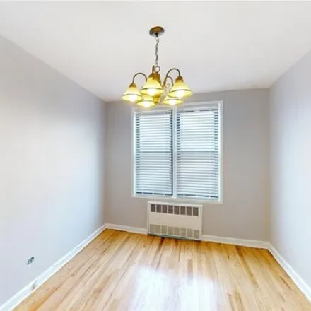 Image 4 - 33-26 92nd Street, New York, NY 11372, USA - Apartment for sale