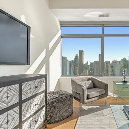Image 4 - Silver Tower, 325 West Ohio Street, Chicago, IL 60654, USA - Condo for sale