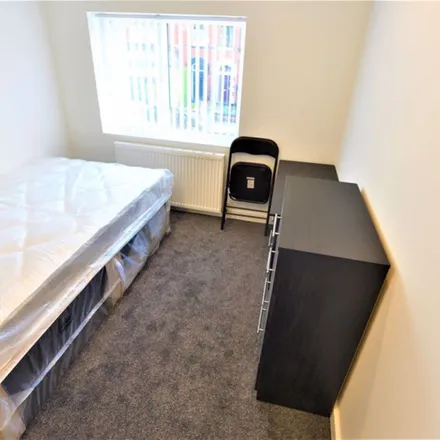 Image 2 - Back Brudenell Road, Leeds, LS6 1JY, United Kingdom - Apartment for rent