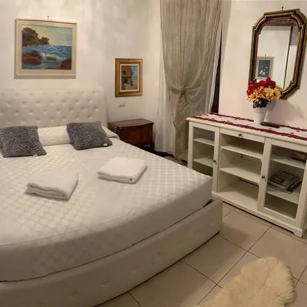 Rent this 1 bed apartment on Caffè Venezia in Via Bartolomeo Pajello 9, 36100 Vicenza VI