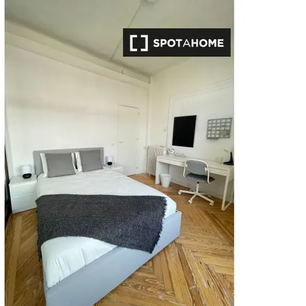 Rent this 5 bed room on Calle del Jardín de San Federico in 3, 28009 Madrid