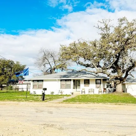 Image 2 - 185 Littleton Drive, Devine, TX 78016, USA - House for sale