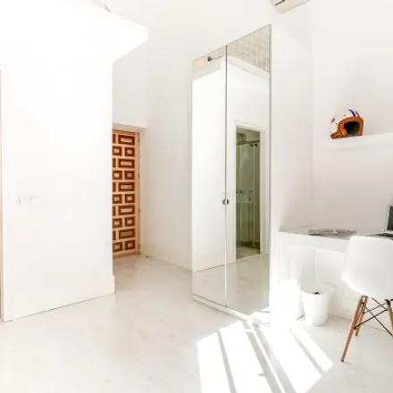 Image 3 - Al-Aman II, Calle de Leganitos, 27, 28013 Madrid, Spain - Apartment for rent