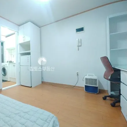 Rent this studio apartment on 서울특별시 관악구 봉천동 1510-23