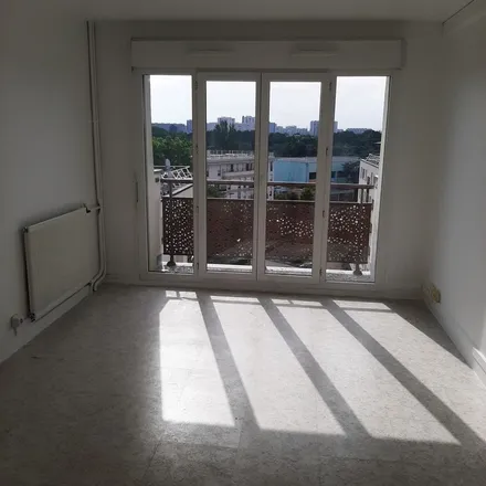 Rent this 4 bed apartment on 70 Avenue d'Enghien in 93800 Épinay-sur-Seine, France