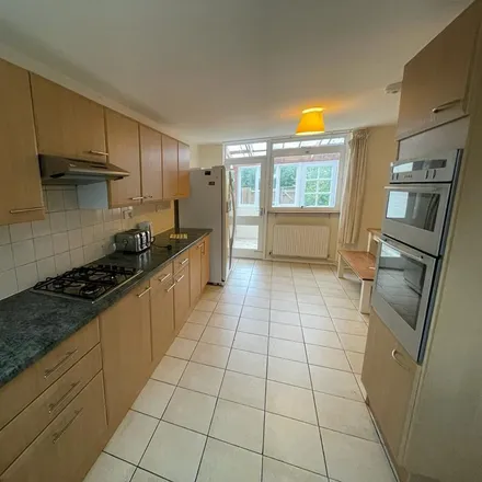 Rent this 6 bed duplex on Herons Way in Metchley, B29 6TR