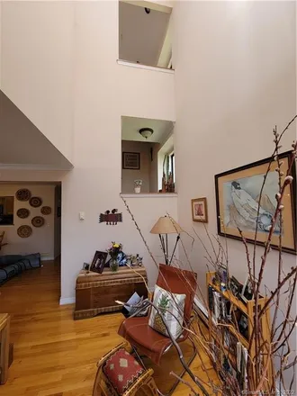 Image 5 - 19 Woodway Road, Stamford, CT 06907, USA - Loft for sale