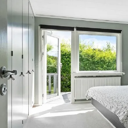 Rent this 4 bed house on Hallandsgatan in 302 38 Halmstad, Sweden