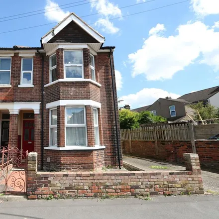 Rent this 3 bed house on Hathaway Road in Badgers Dene, Grays