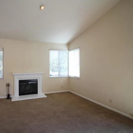 Image 3 - 900 Bluewater Drive, Vacaville, CA 95688, USA - House for rent