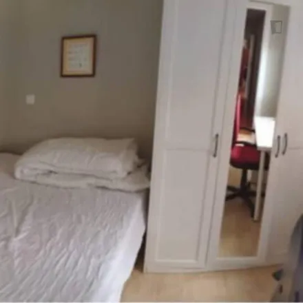 Rent this 1studio room on Madrid in Vestimenta, Calle de Pelayo