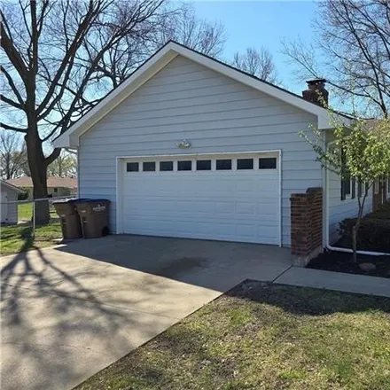 Image 3 - 121 East Plum Street, Raymore, MO 64083, USA - House for sale