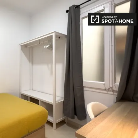 Rent this 6 bed room on Avinguda de Josep Tarradellas in 5, 7