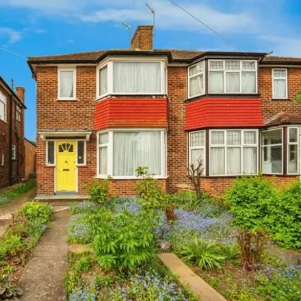 Buy this 4 bed duplex on 68 Oakwood Crescent in London, UB6 0RF