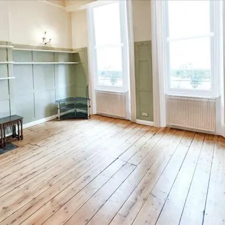 Image 2 - Bolton Road, Strand-on-the-Green, London, W4 3RS, United Kingdom - Apartment for sale