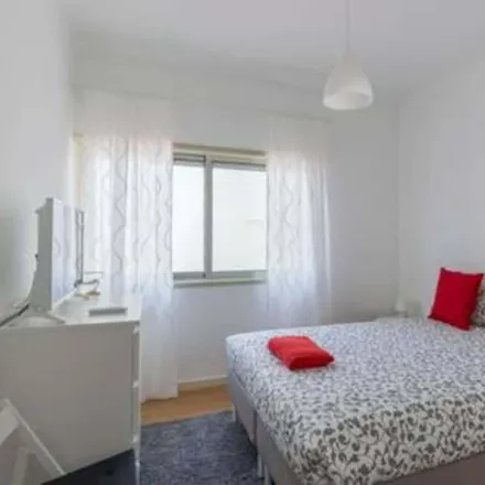Rent this 5 bed room on nau in Avenida da República, 4450-242 Matosinhos