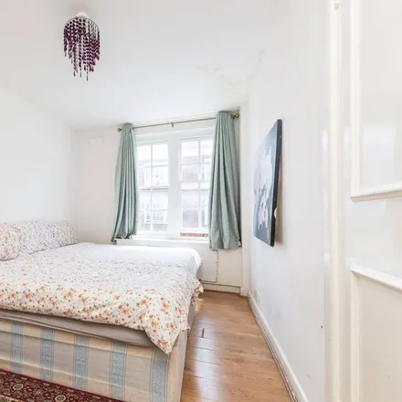 Rent this 3 bed apartment on Park West in Edgware Road, London