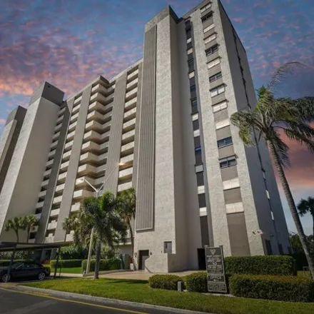 Image 1 - Chateau Towers, 7050 Sunset Drive South, South Pasadena, Pinellas County, FL 33707, USA - Condo for sale