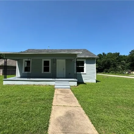 Buy this 3 bed house on 698 Davis Street in Waco, TX 76704