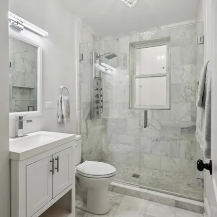 Image 7 - 5136 West Foster Avenue, Chicago, IL 60630, USA - House for sale