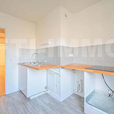 Rent this 4 bed apartment on 21 Rue Cauchy in 75015 Paris, France