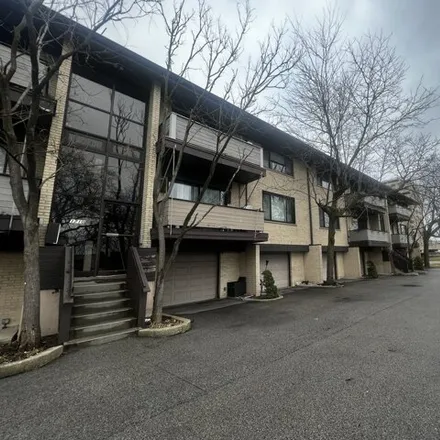 Rent this 2 bed condo on 1728 Dempster Court in Park Ridge, IL 60068