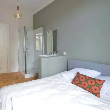 Rent this 8 bed room on Rue de l'Inquisition - Inquisitiestraat 28 in 1000 Brussels, Belgium