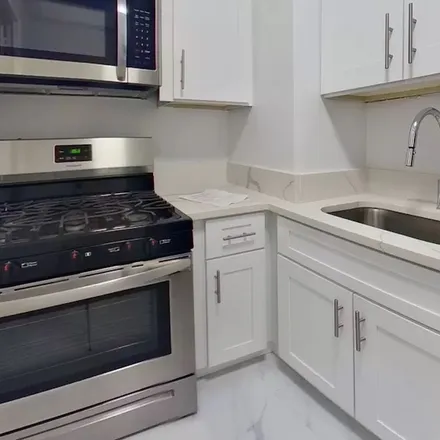 Rent this 1 bed apartment on Yorkshire Towers in East 87th Street, New York