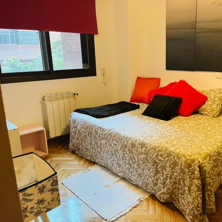 Rent this 3 bed room on Calle de Haití in 1, 28043 Madrid