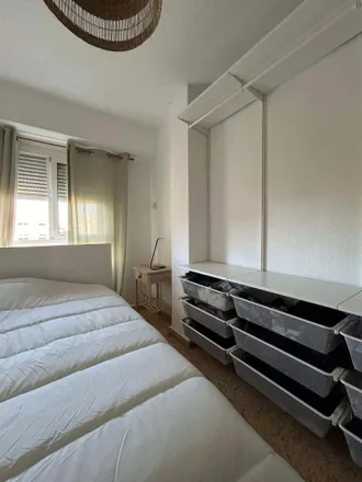 Rent this 4 bed room on Carrer de Méndez Núñez in 5, 46024 Valencia