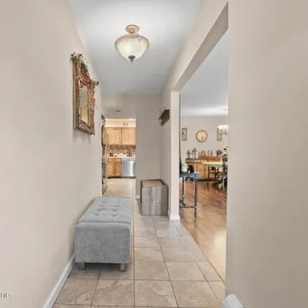 Image 4 - 35 Lamped Loop, New York, NY 10314, USA - House for sale