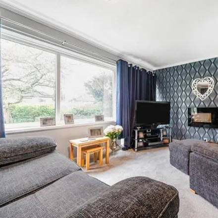 Image 2 - Wyncliffe Court, Leeds, LS17 6HE, United Kingdom - Apartment for sale