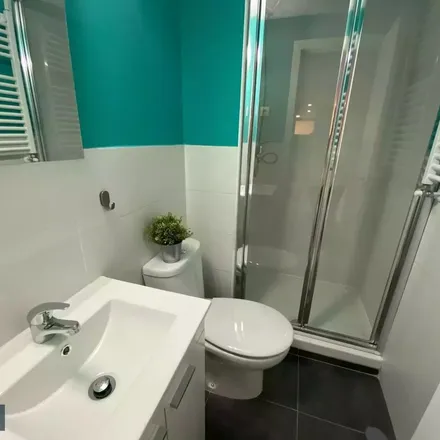 Rent this 7 bed apartment on Clínica Estética Dr Momentos in Calle Illescas, 20824 Madrid