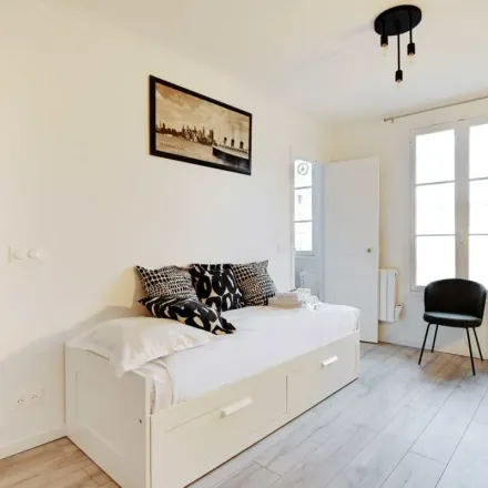 Image 9 - 70 Rue Saint-Dominique, 75007 Paris, France - Apartment for rent