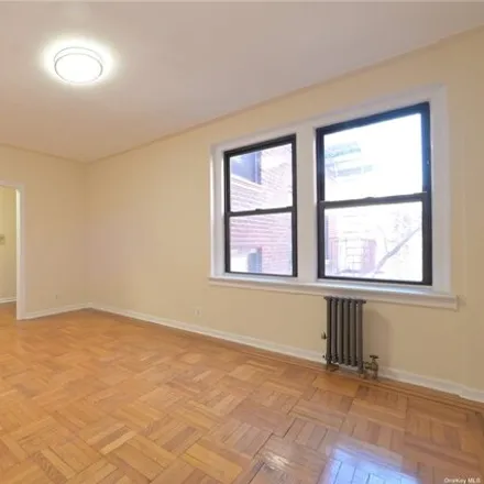 Image 6 - 62-64 Saunders Street, New York, NY 11374, USA - Apartment for sale