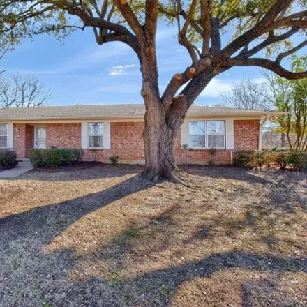 Buy this 4 bed house on 2501 N Lockhart St in Sherman, Texas