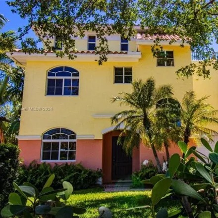 Buy this 4 bed townhouse on 1634 Ne 5th Ct Unit 1634 in Fort Lauderdale, Florida