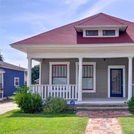 Rent this 3 bed house on 1316 South Lake Street in Fort Worth, TX 76104