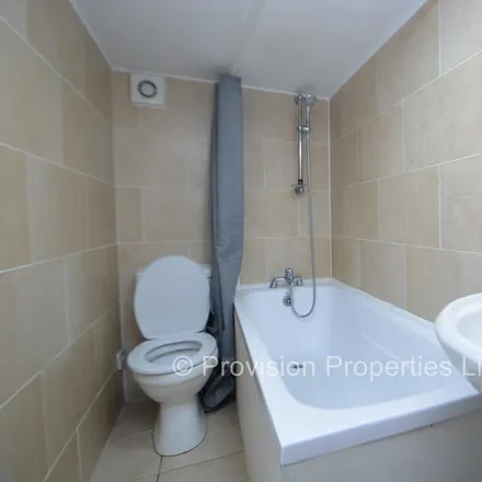 Image 6 - 3-37 Headingley Mount, Leeds, LS6 3EW, United Kingdom - Townhouse for rent